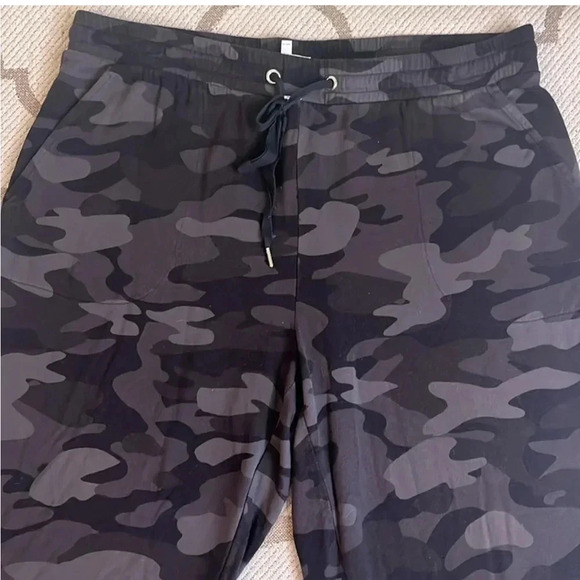 Soma WKND Soft Brushed Terry Jogger, black gray camo size XS - Picture 2 of 14